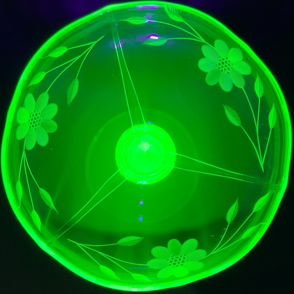 Flower Design Compote, Uranium Glass, Vaseline Glass, - Picture 5 of 7